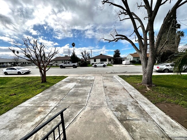 Building Photo - 214 Faber St