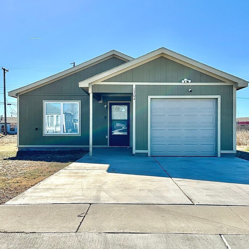 Cute 3 Bedroom 2 Bath Home With Move In Sp... House Rental in Lubbock