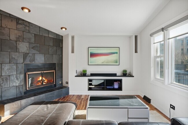Foto del edificio - 2638 W Grand Ave