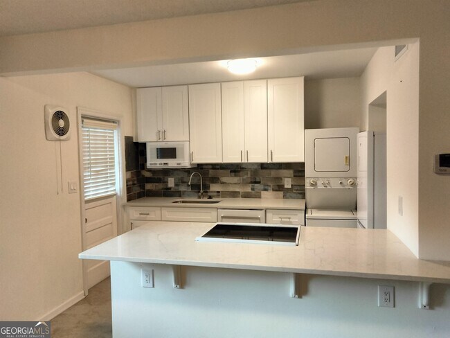 Foto del edificio - 425 Lindbergh Dr NE