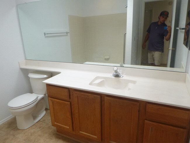 Foto del edificio - 2411-P2411 N Palo Hacha Dr