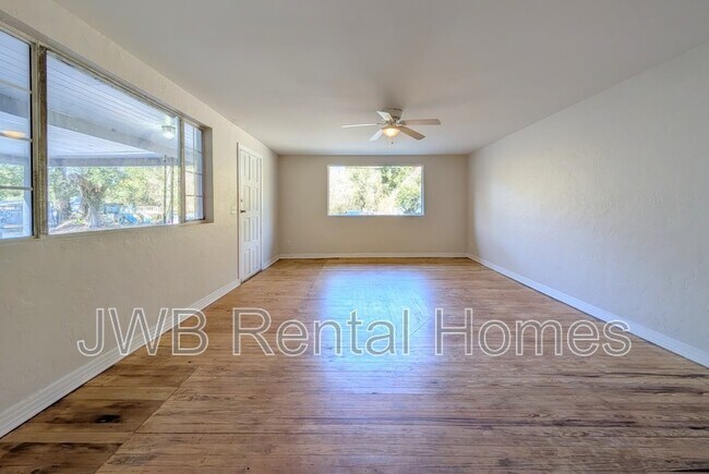 Building Photo - 1634 Rosanne St