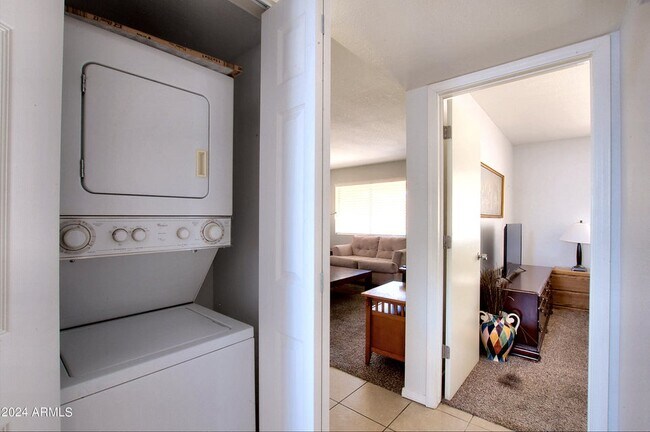 Foto del edificio - 6819 N 12th St