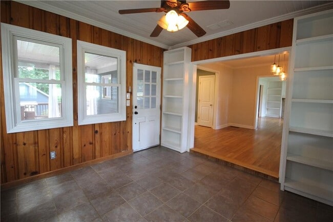 Foto del edificio - 3293 Covington Hwy