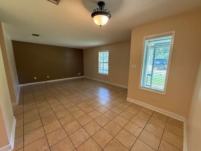 Foto del edificio - Pensacola - Ferry Pass - 2 bedroom, 1 bathroom - lawn care included
