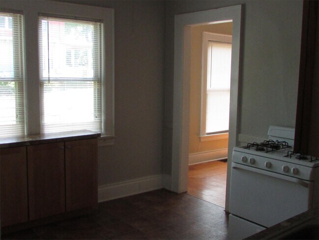 Building Photo - 839 Westcott St