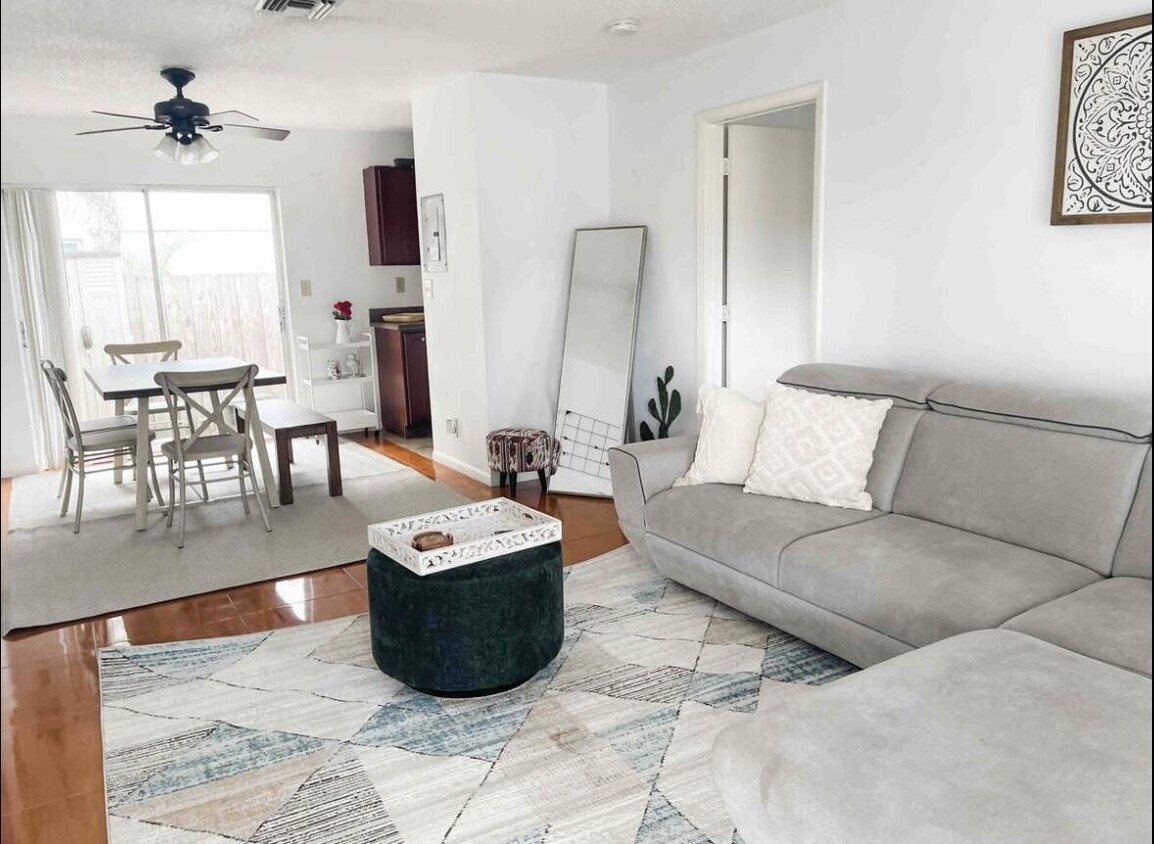 Foto principal - 1305 NE 3rd Ave