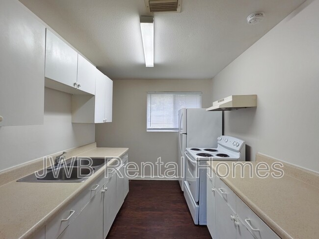 Building Photo - 6812 Jack Horner Ln