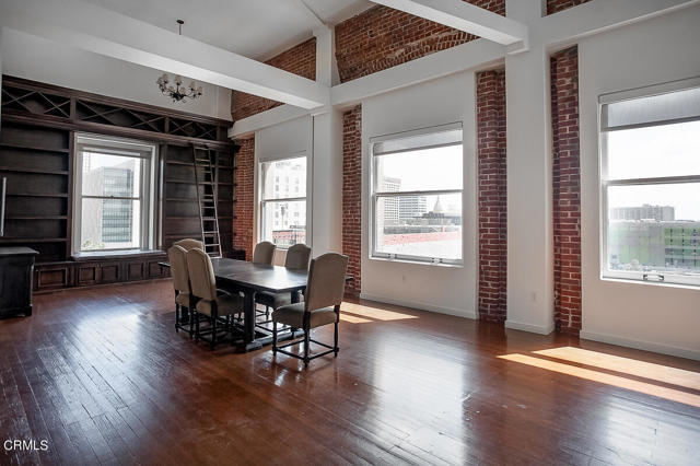 Building Photo - 257 S Spring St