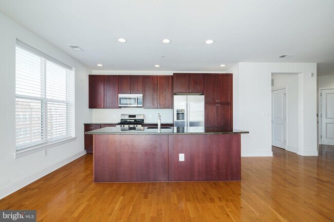 Foto del edificio - 600 S 24th St