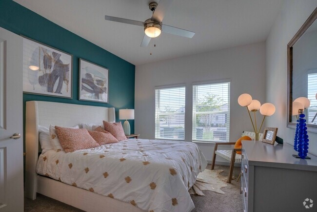 1HAB, 1BA - 816 ft² - The Clarke at Kendall Town Apartments