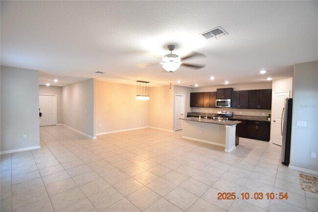 Foto del edificio - 9511 Channing Hill Dr