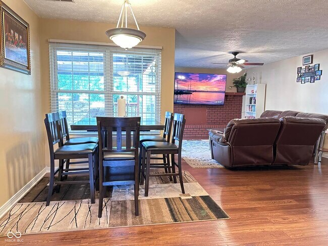 Foto del edificio - 825 Culpeper Ct