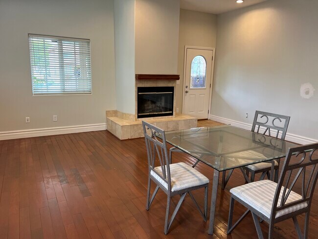 Foto del edificio - 5757 Woodman Ave
