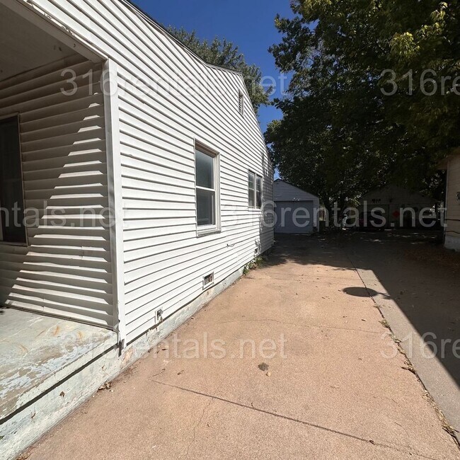 Foto del edificio - $895 - 2 bedroom / 1 bathroom Single Famil...