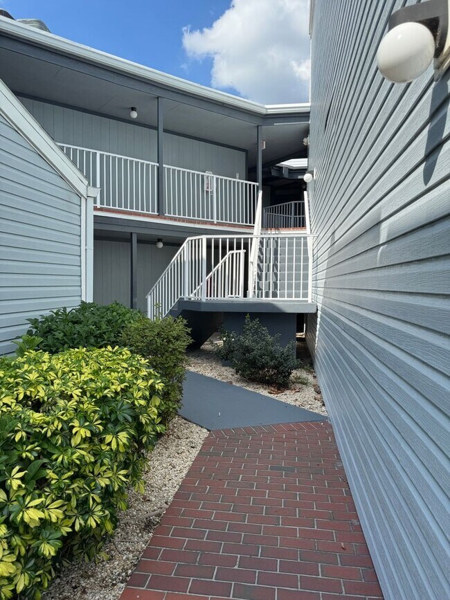 Foto del edificio - Experience comfort & leisure in this charming condo nestled within Orlando's best-kept secret, Ve...