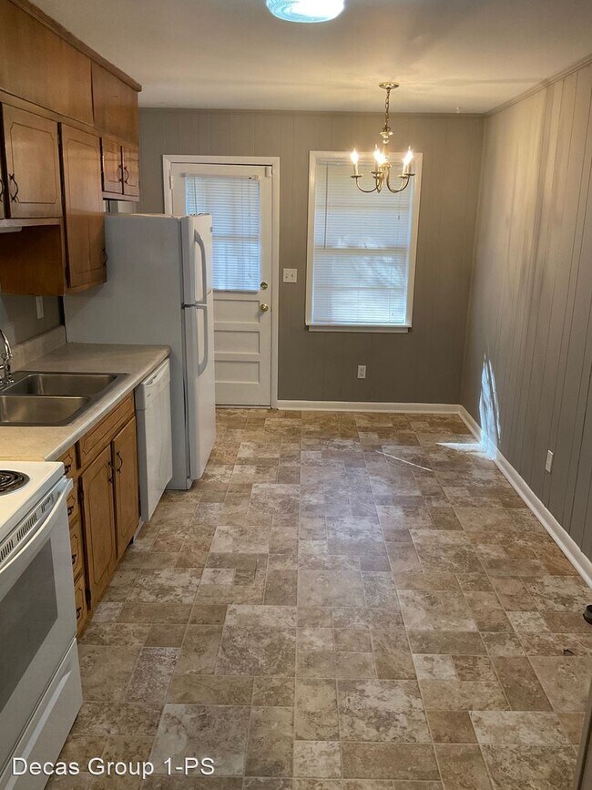 Foto del edificio - 2 br, 1.5 bath House - 841 Old Trail Rd.