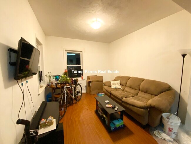 Building Photo - 93A Hillside St