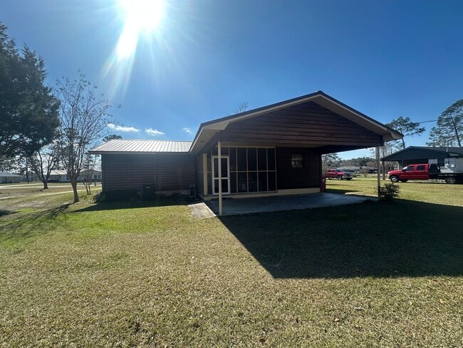 Building Photo - 3 BED/2 BATH HOUSE