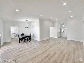 Building Photo - 401 Holcomb