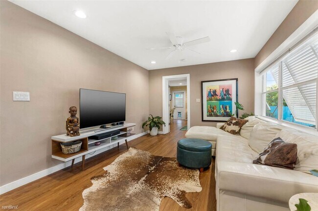 Foto del edificio - 3 br, 2 bath House - 3500 R 14th Street N