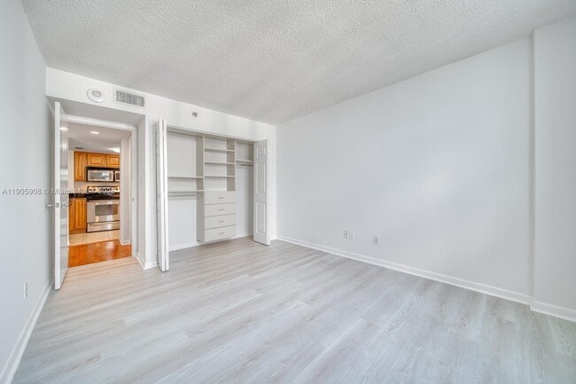 Building Photo - 770 Claughton Island Dr