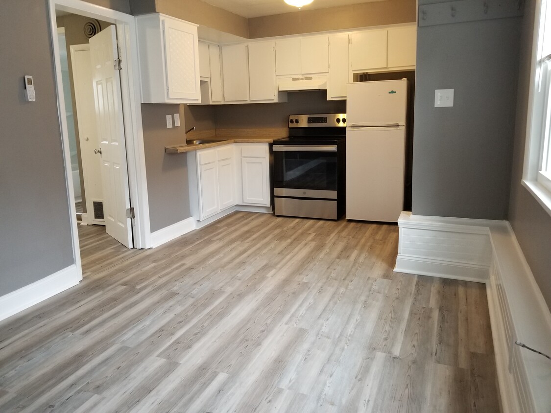 Living Room and Kitchen - 516 Chestnut St