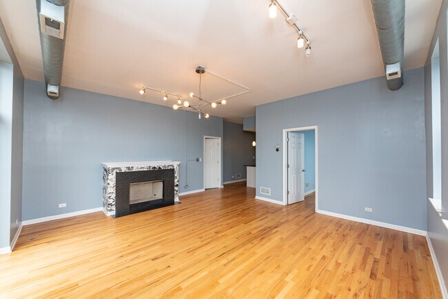 Building Photo - 2356 N Elston Ave