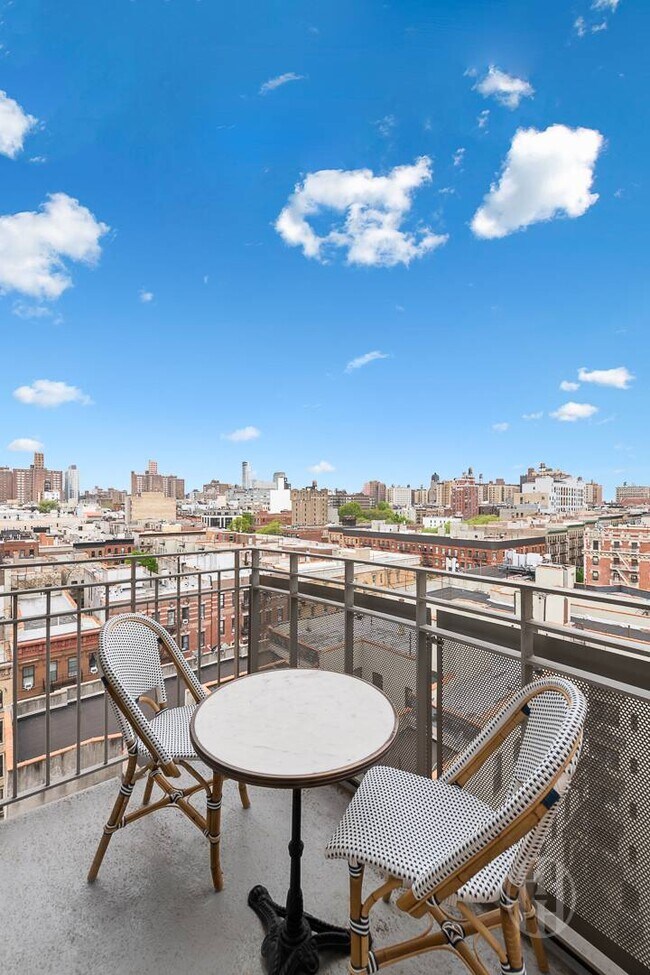 Foto del edificio - 352 Cathedral Pkwy