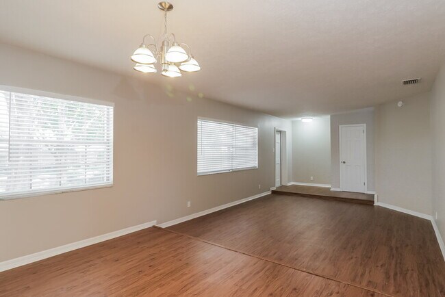 Building Photo - 528 Crestover Dr