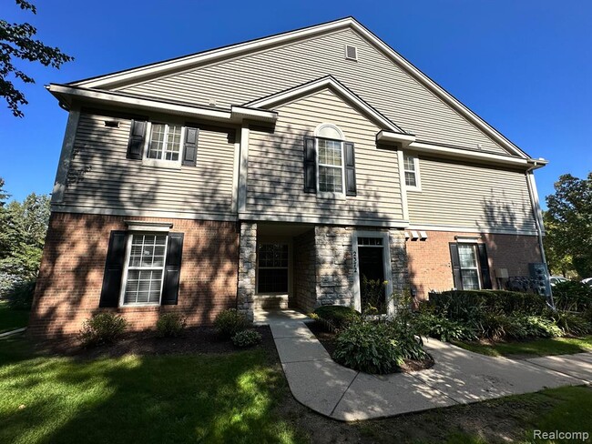 Building Photo - 2354 Pinecroft Dr