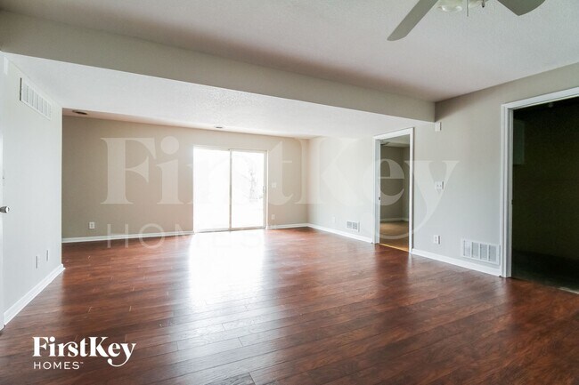 Building Photo - 2211 Glenside Rd