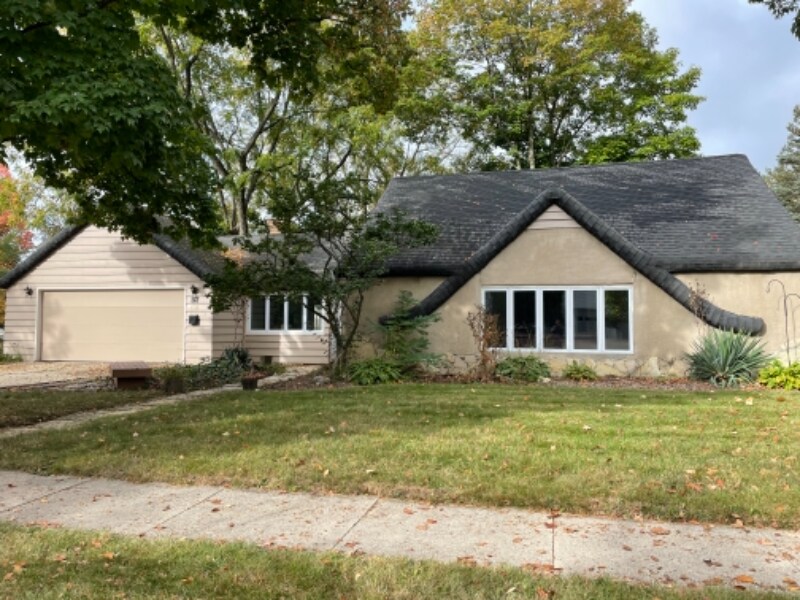 Primary Photo - 812 Center St