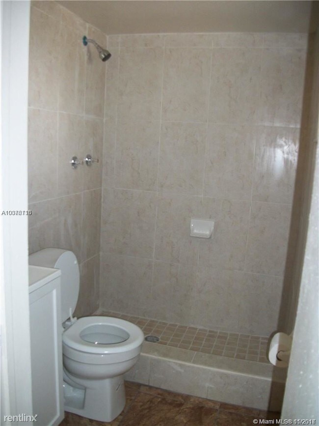 Building Photo - 3 br, 2 bath Duplex - 2325 Scott St