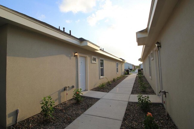 Foto del edificio - 2105 Canyon St Apt 2