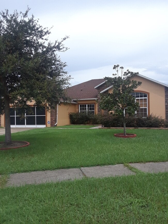 Building Photo - Spacious 4-Bedroom Home in Poinciana!
