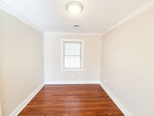 Building Photo - 14 Laurie St