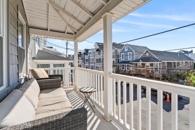 Building Photo - 19 Church St