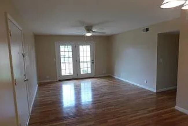Building Photo - 420 Walton Ln