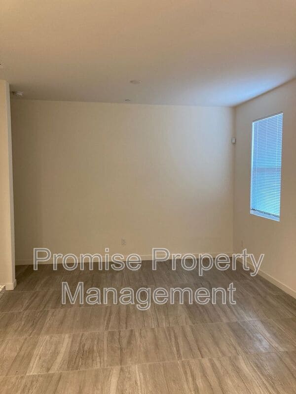 Building Photo - 4140 Sitio Cielo