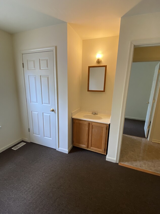 Primary Photo - 227 Lakewood Dr