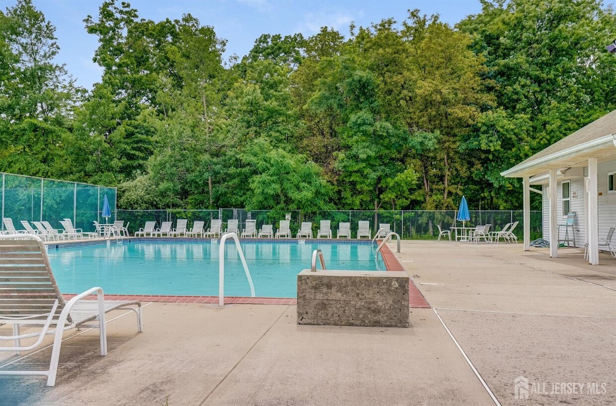 Foto del edificio - 300 Ventnor Ct