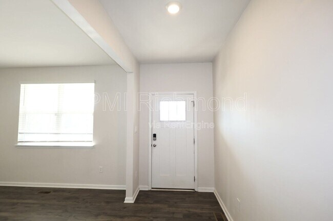 Building Photo - 7001 Batten Ct