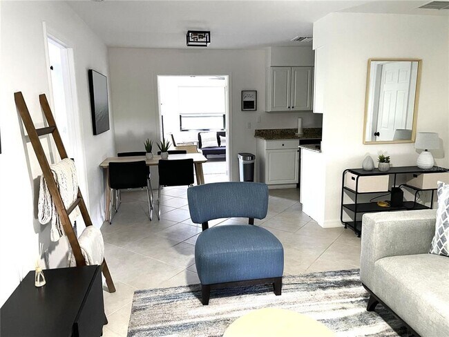 Foto del edificio - 547 Hobart Rd