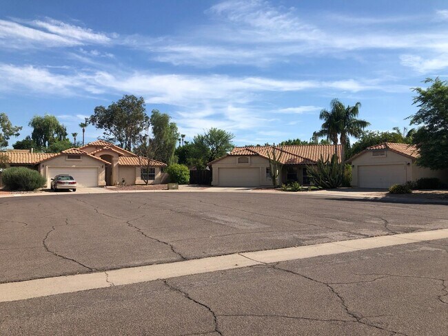 Photo - Chandler, 4 bed, 2 bath single story, pool... House