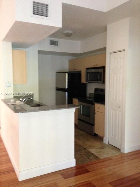 Building Photo - 2549 Centergate Dr