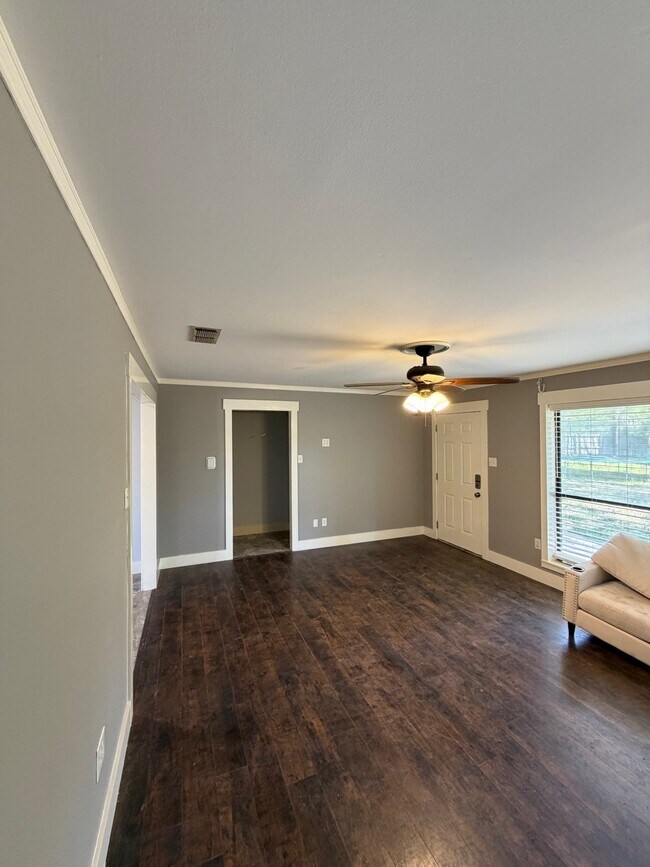 Foto del edificio - 200 Cowles Ave