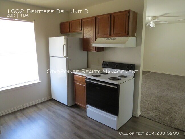 Building Photo - 1602 Benttree Dr Unit D