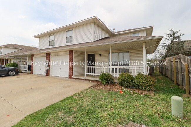 Building Photo - N Willow Dr Duplex