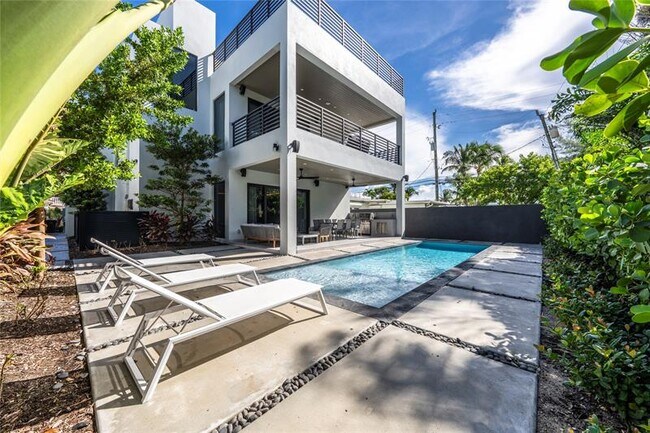 Foto del edificio - 3320 NE 17th St
